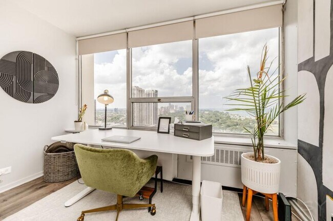 Building Photo - 1 bedroom in Chicago IL 60610