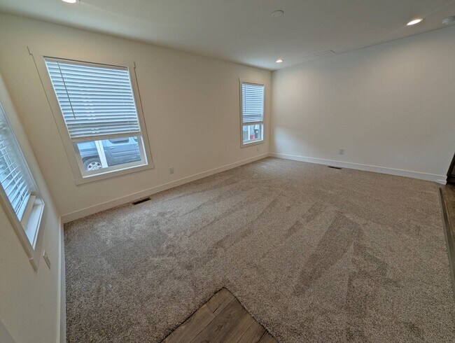 Foto del edificio - 400 Sulphur Bank Dr