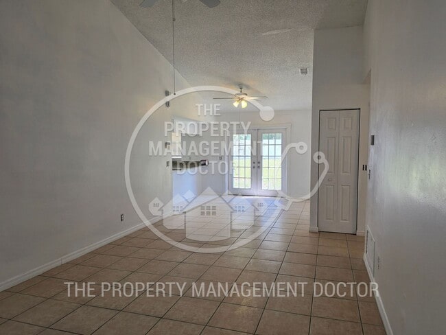 Photo - 1617 Crossridge Dr House