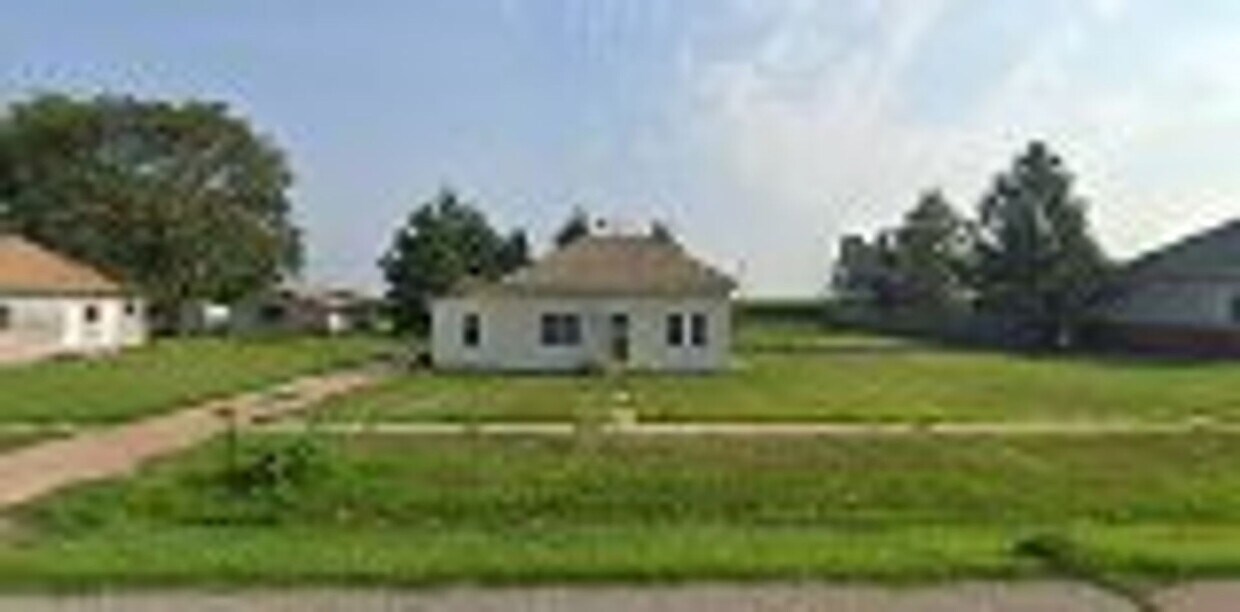 220 E Plum St, Doniphan, NE 68832 House Rental in Doniphan, NE