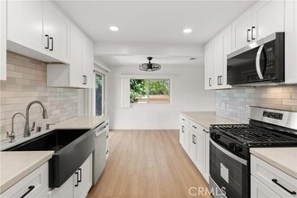Building Photo - 18012 Avolinda Dr