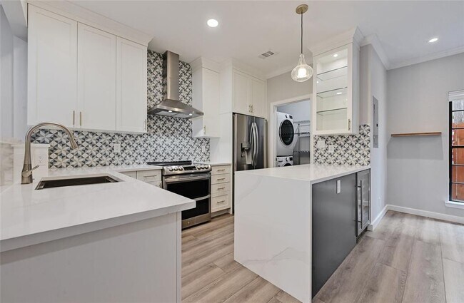 Building Photo - 1307 Kinney Ave