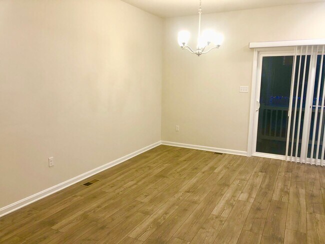 Building Photo - Magnificent 3 BR/2.5 BA Townhome in Mitchv...
