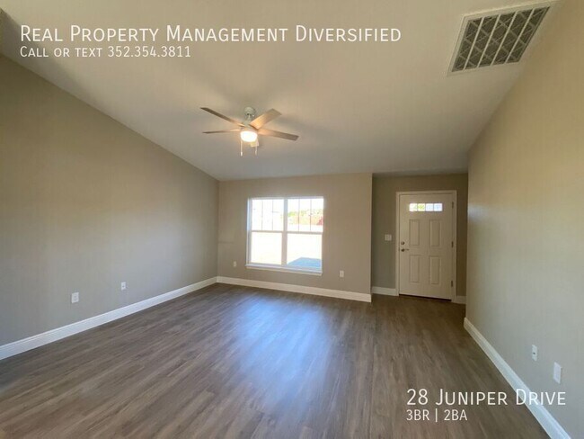 Foto del edificio - 28 Juniper Dr