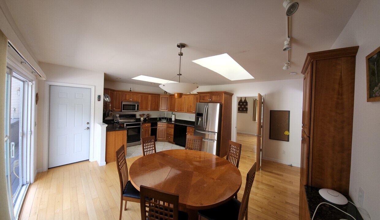 Kitchen feat' Granite counters, stainless steel appliances, cherry cabinets, hardwood & tile floors - 302 Amherst Rd