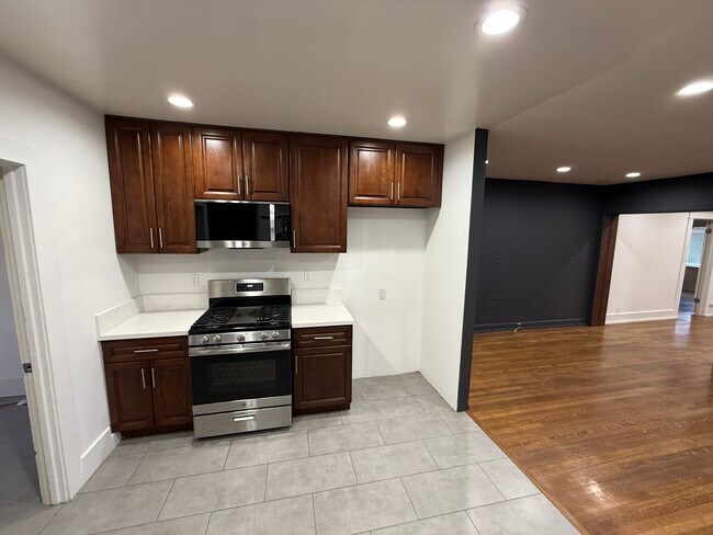 Foto del edificio - 1493 W 47th St