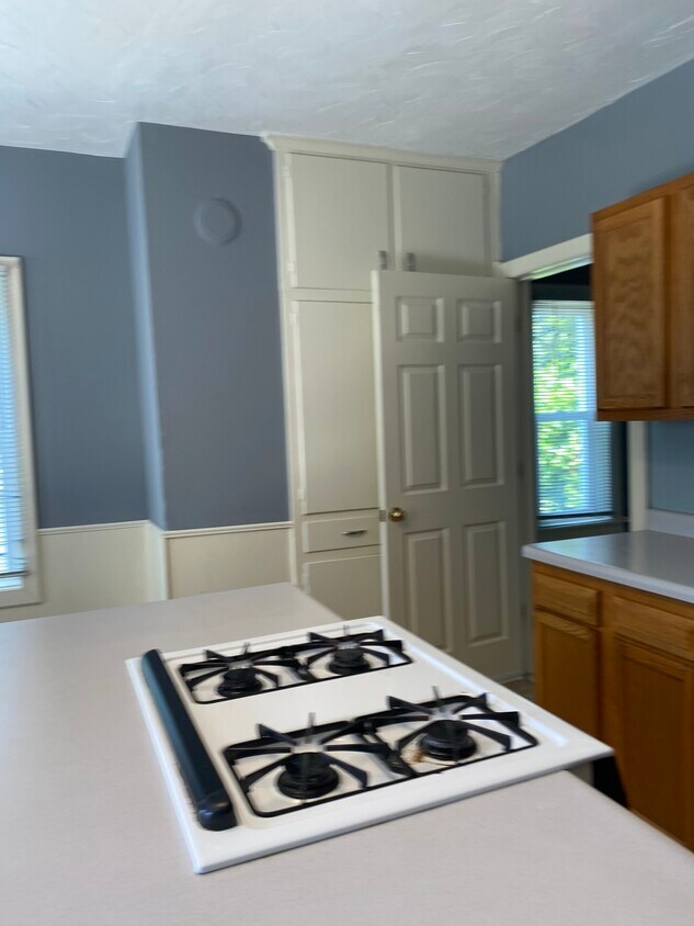 1613 N Van Buren St Unit A, Milwaukee, WI 53202 Apartments in