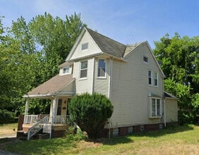 Building Photo - 1340 E 93rd St