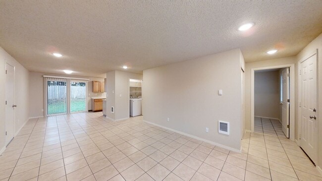 Building Photo - 17416-17418 8TH AVE Ct E