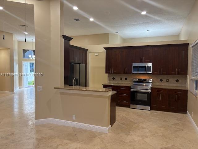 Foto del edificio - 1290 Camellia Ln