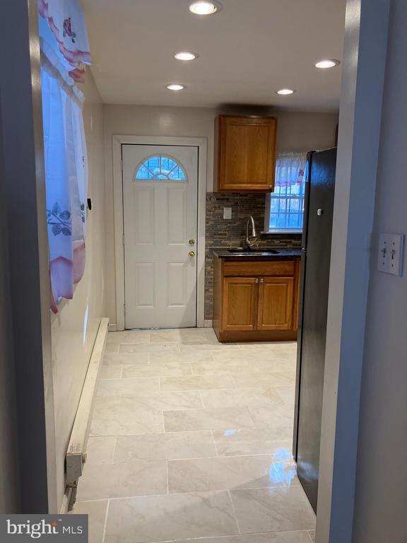 Building Photo - 1920 Fontain St