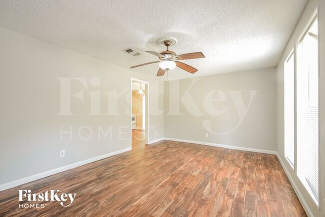 Foto del edificio - 2536 Oak Leaf Ln