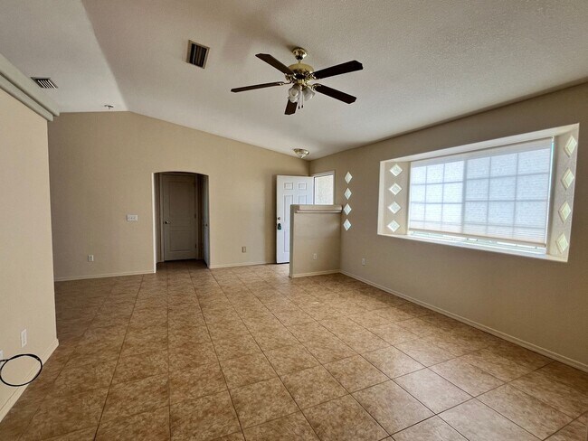 Foto del edificio - Rent Adjustment! Unfurnished Long Term House