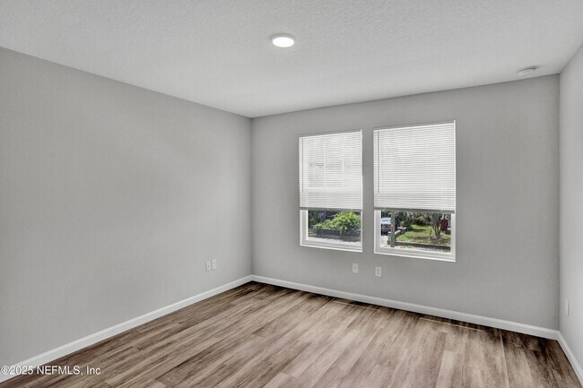 Foto del edificio - 225 E 17th St