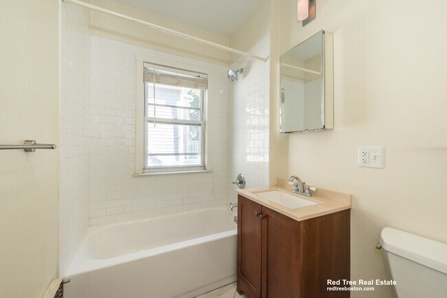 Building Photo - 31 Champney St