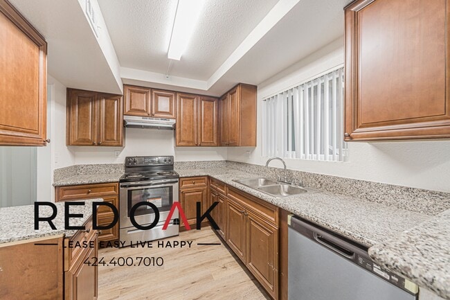 Building Photo - 726 E Workman St