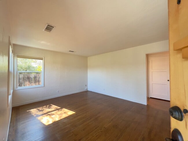 Foto del edificio - MON301