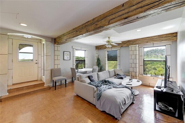 Foto del edificio - 1712 Lakeshore Dr