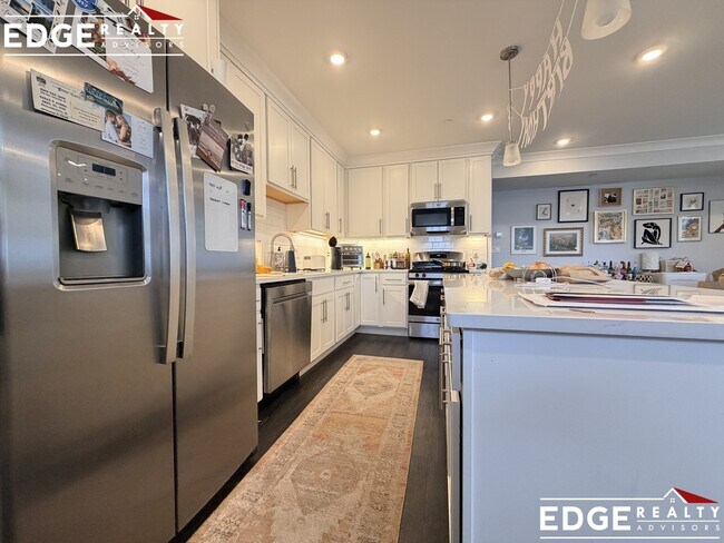 Foto del edificio - 114 North Beacon St