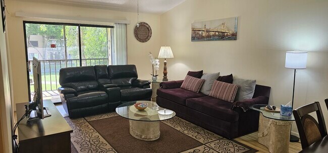 Foto del edificio - 4880 Lucerne Lakes Blvd W