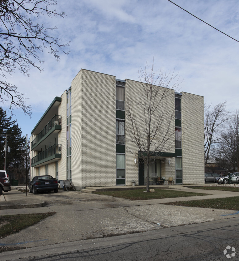 Building Photo - Oak Street Apartments