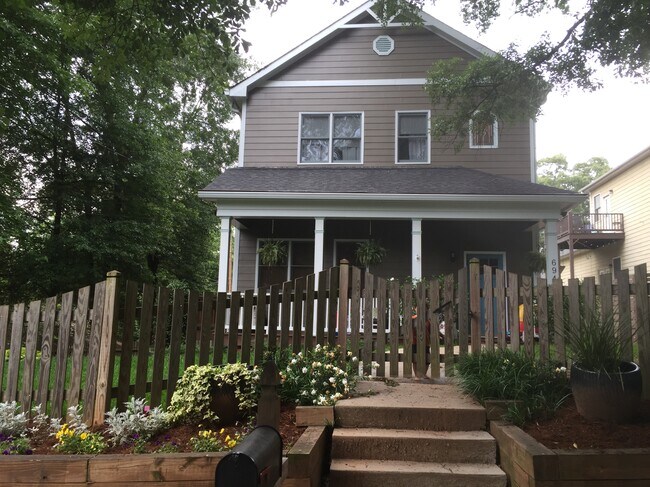 Building Photo - 694 Schuyler Avenue Southeast