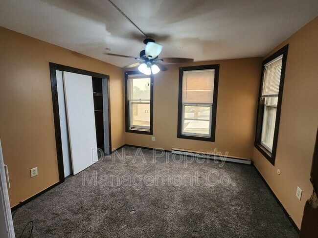 Foto del edificio - 716 W Lackawanna Ave Front