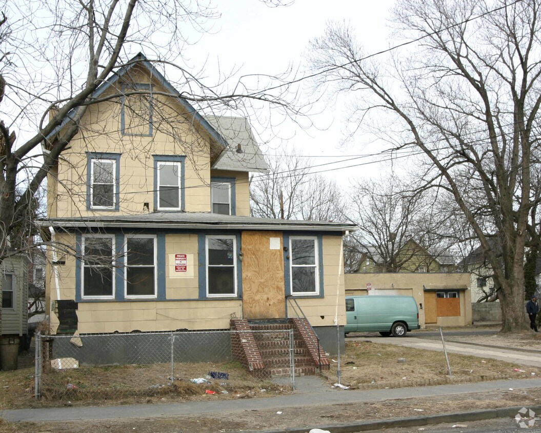 Primary Photo - 1023 Mattison Ave