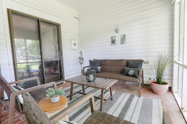Foto del edificio - Lovely low maintenance Winster Fax condo o...