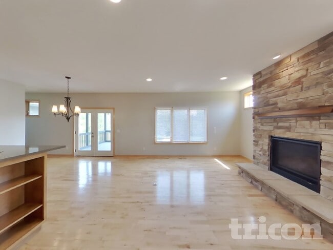 Building Photo - 633 Savanna Trail