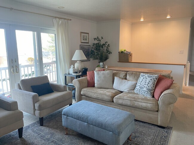 Main floor living room - 29 Kingdon Ln