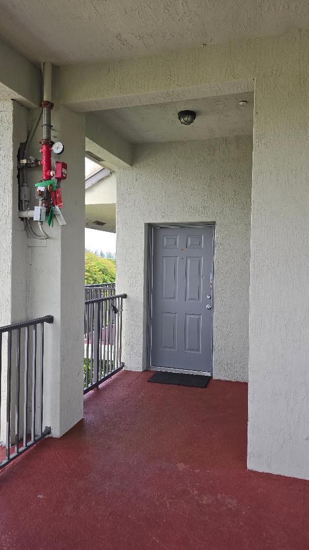 Building Photo - 2801 Riverside Dr