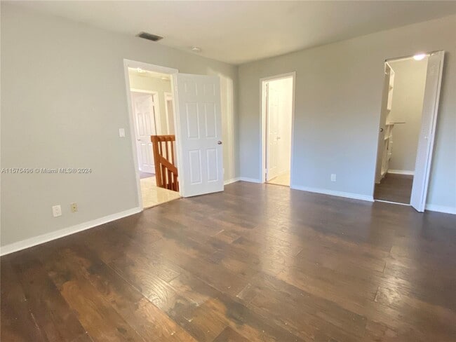 Building Photo - 254 San Remo Blvd