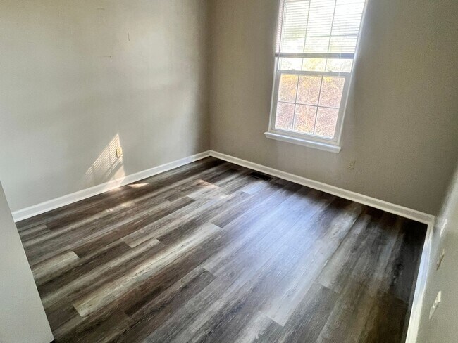 Building Photo - Blacksburg, 4BR / 2.5BA, Available for Fal...