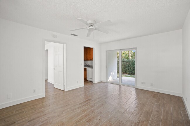 Foto del edificio - 12054 Ellison Wilson Rd