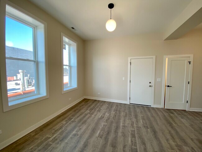 Foto del edificio - 3201 W Armitage Ave