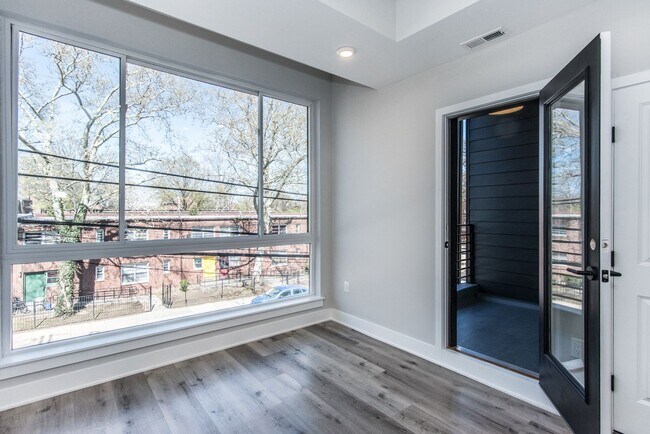 Foto del edificio - 2710 Ridge Ave