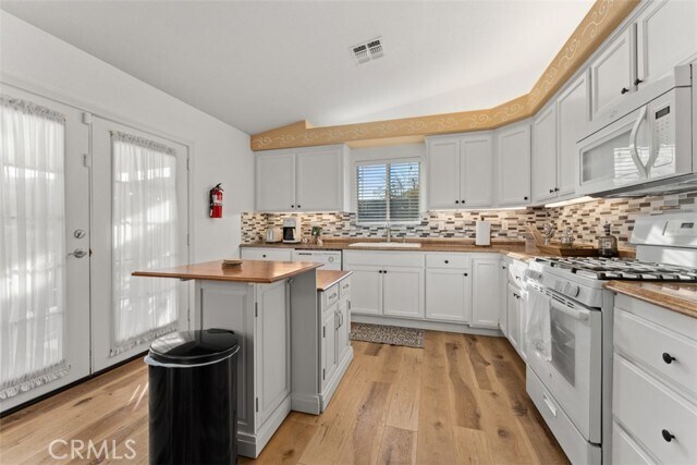 Building Photo - 60205 Latham Trail