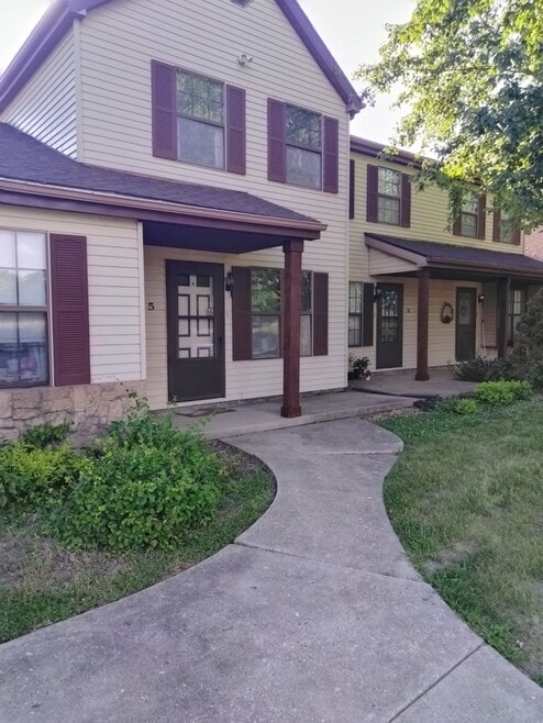 Building Photo - 3 Utica Cir