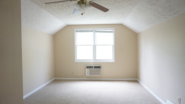 Foto del edificio - 7305 Tollhouse Dr