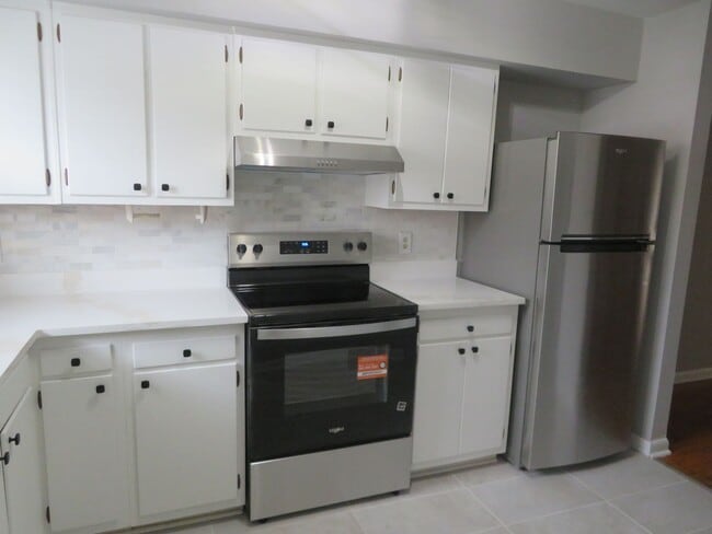 Building Photo - Woodmere Pointe Condominium-Petersburg