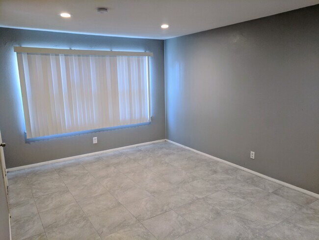 Building Photo - 5887 Allwood St