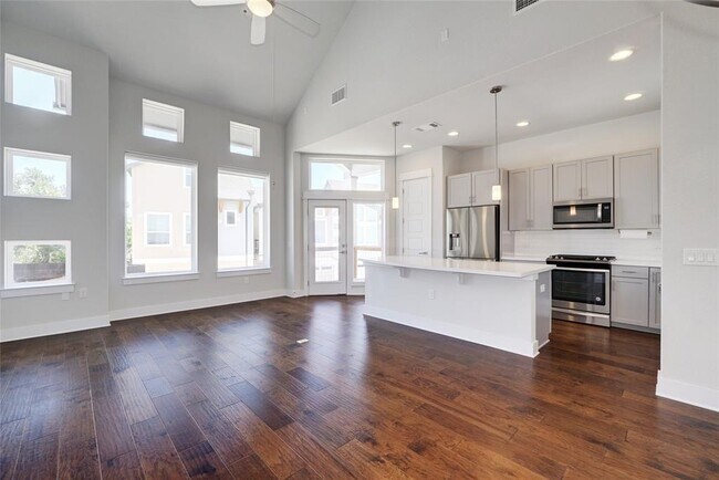 Foto del edificio - 12606 Red Sparrow St