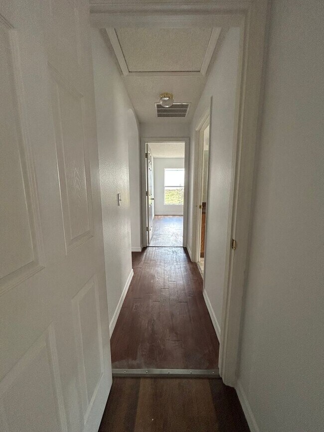 Foto del edificio - 136 Grantham Dr