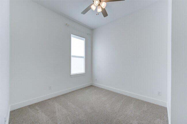 Foto del edificio - 8964 Zurcher Ln