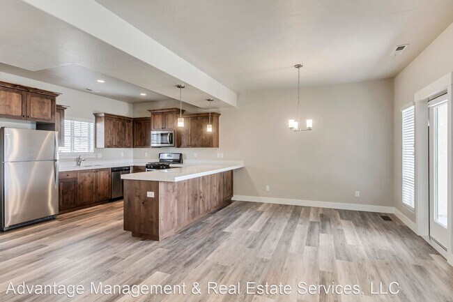 Building Photo - 3 br, 2.5 bath House - 1671 Aspen Loop