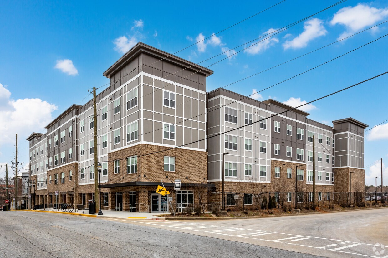 Foto del edificio - Diamond College Park Apartments