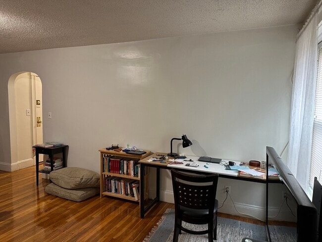 Building Photo - 35 Tudor St
