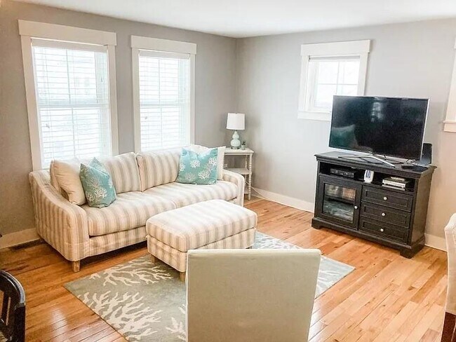 Building Photo - 12 Park Ave