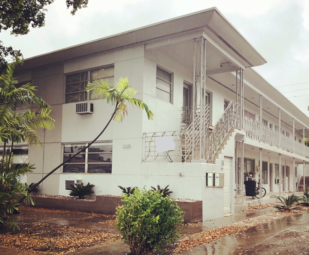 Foto principal - 1225 Normandy Dr